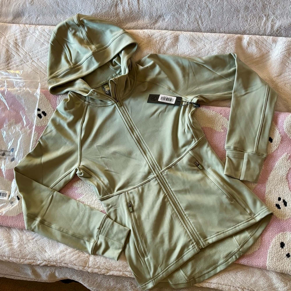 SAVVI - Sage Green Zip-Up Activewear Hoodie NWT - Picture 2 of 4
